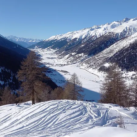 Wohnung Mit Schoener Sicht Auf Bergpanorama Und Uebers Tal Ernen Exterior photo