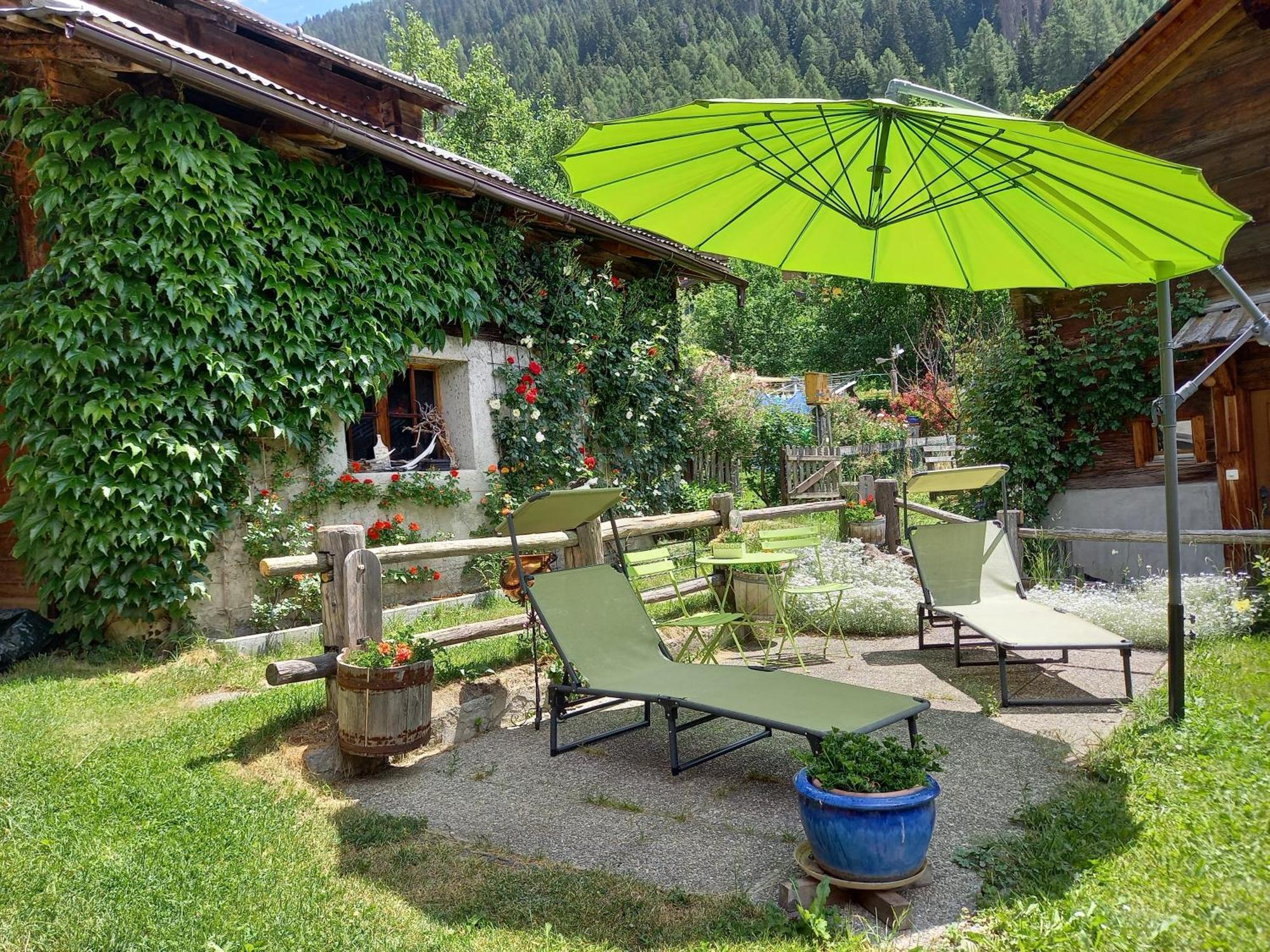 Mit Schoener Sicht Auf Bergpanorama Und Uebers Tal Appartement *
